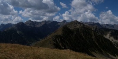 Trekking Traversata GTA delle Valli Occitane - 31-07-2022 TREKKING ESTIVI 26-panorama-sud-ovest-dal-monte-vaccia-verso-confine-con-la-francia.jpg