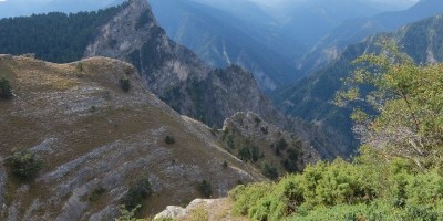 Trekking Traversata GTA delle Valli Occitane - 31-07-2022 TREKKING ESTIVI Ingrandisci          7-gli-impervi-versanti-calcarei-che-chiudono-il-vallone-di-elva.jpg