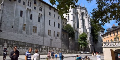 Trekking Monti Bauges - 01-08-2016 TREKKING ESTIVI Trekking UET 2016 - Il castello e la piazza di Chambery -  foto di Laura Spagnolini